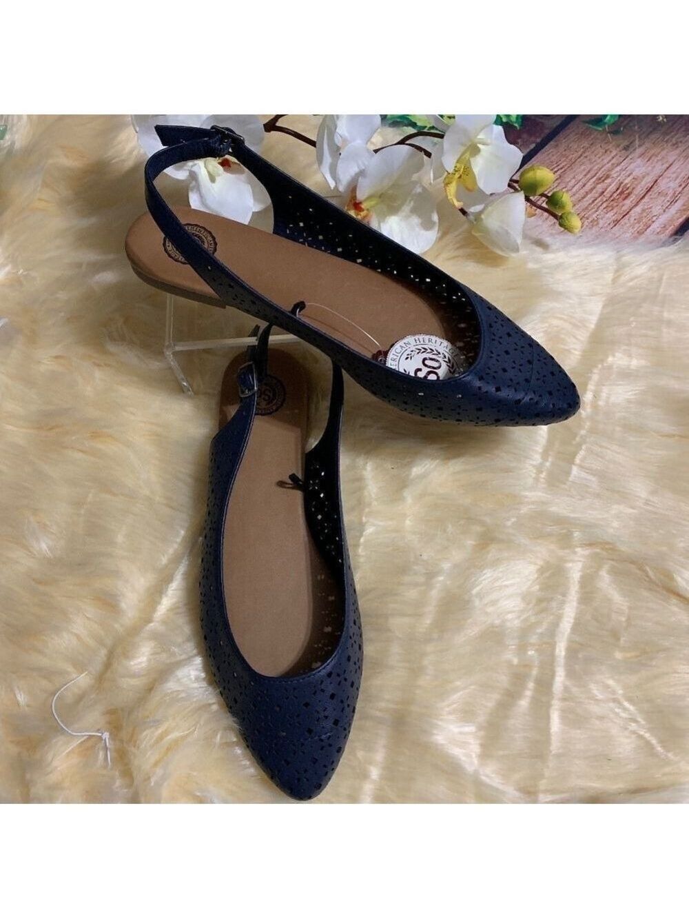So FLAT POINTED NAVY SANDALS SIZE 8.5